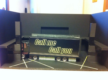 「Call me Call you」模型写真